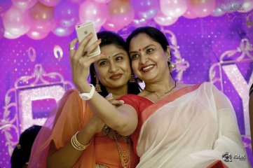 Praveena Kadiyala Gets Adarsha Mahila Puraskaaram